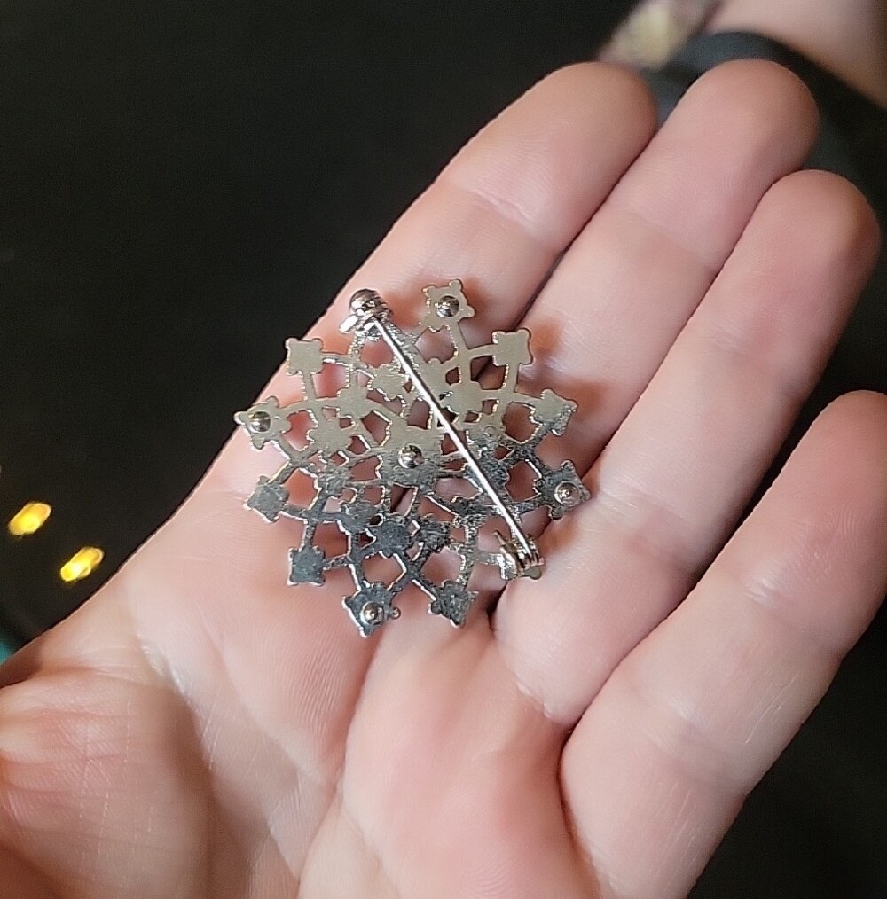 Christmas Brooch - Picture 2 of 3